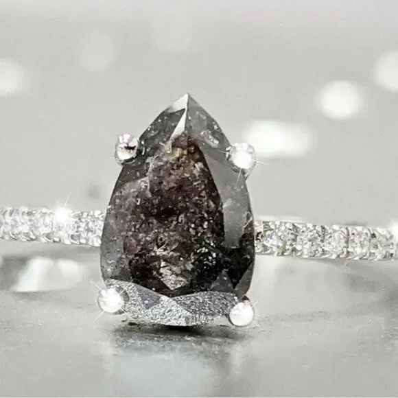 Elegant Ring mineral gray cubic zirconia - Picture 3 of 3